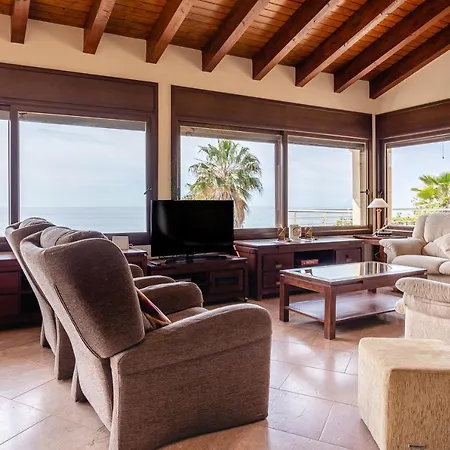 Con Infinity Pool Villa *