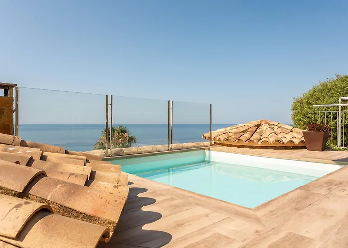 Con Infinity Pool Willa