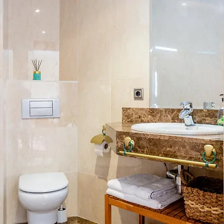 Con Infinity Pool リョレート・デ・マル