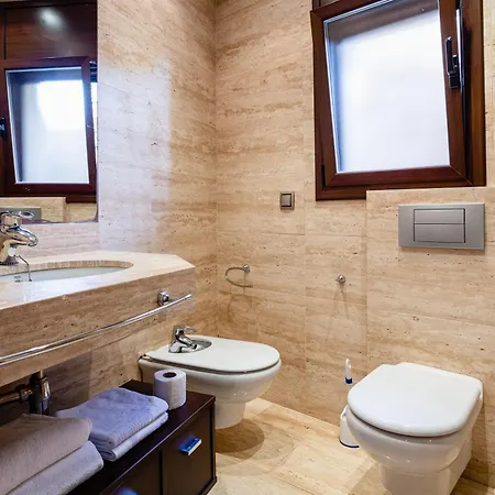 Con Infinity Pool Вилла