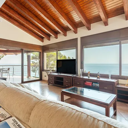 Con Infinity Pool Вилла