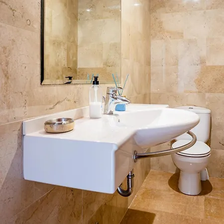 Con Infinity Pool * リョレート・デ・マル