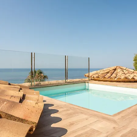 Con Infinity Pool Вилла